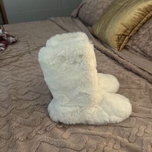 Lauren Conrad Faux Fur Tall Boot Slippers White Ivory 7/8 soft & comfy